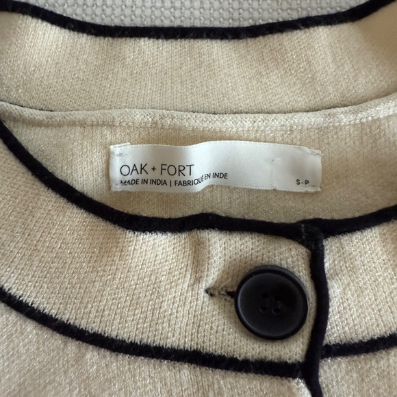 Monochrome sleeveless crop top - Picture 2 of 4